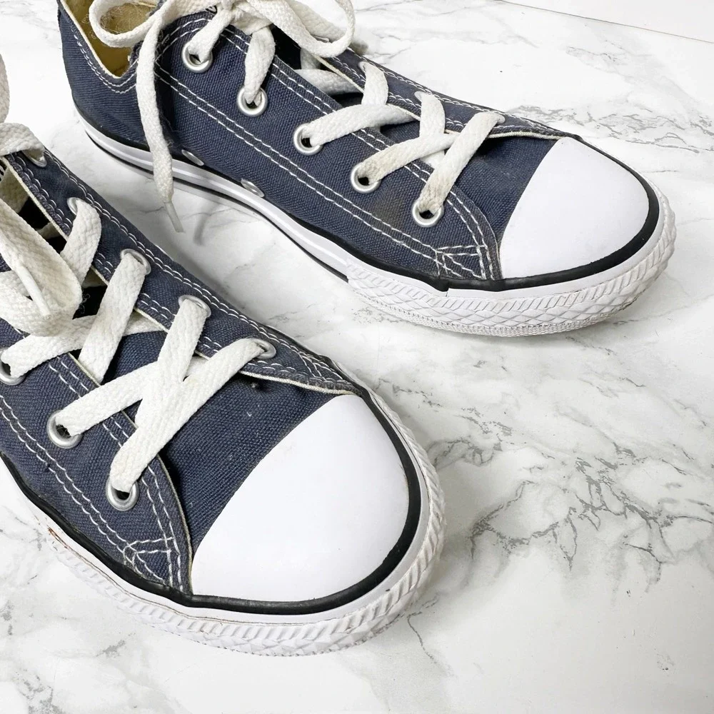 Converse Chuck Taylor All Star Youth Size 2 Navy Blue Low Top Sneakers School